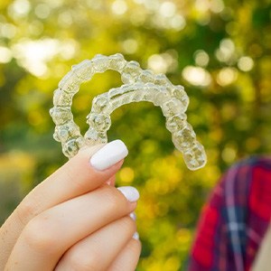 Lady shows off clear aligners